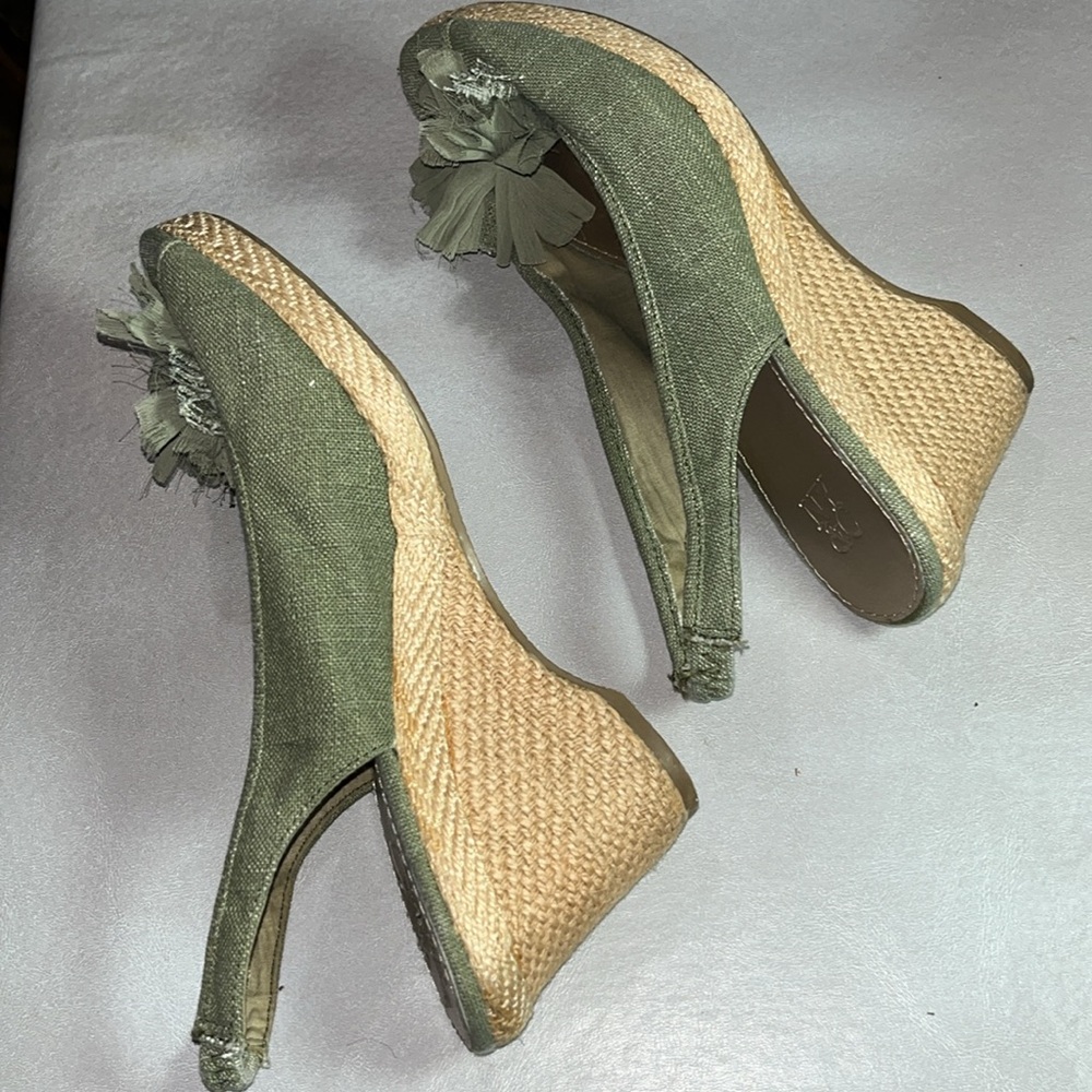 NY&C Canvas Slingback Wedges Size 8 lowest price - Picture 4 of 6